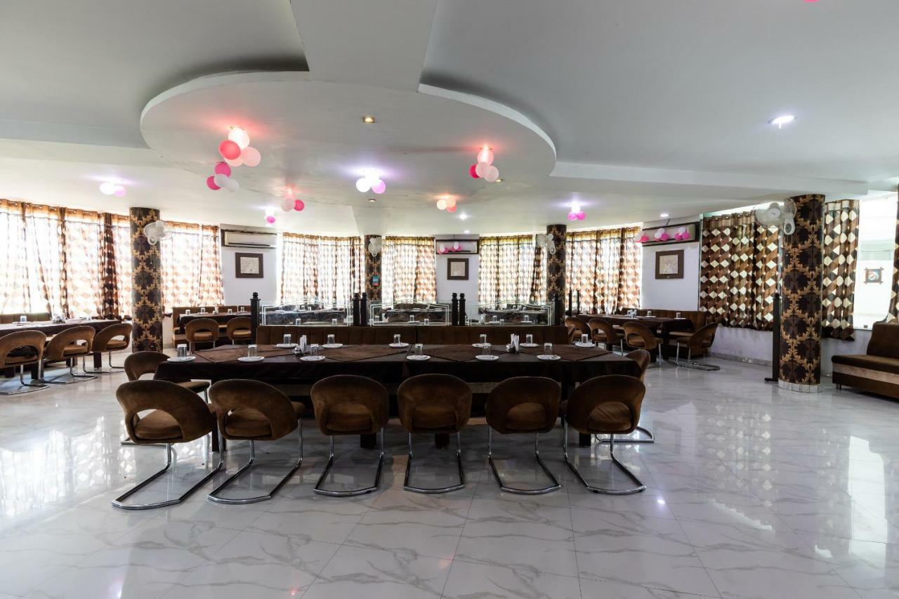 Oyo 42910 Hotel Rudra Palace Ratlām Zewnętrze zdjęcie