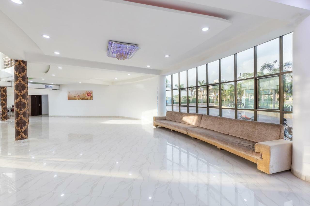 Oyo 42910 Hotel Rudra Palace Ratlām Zewnętrze zdjęcie