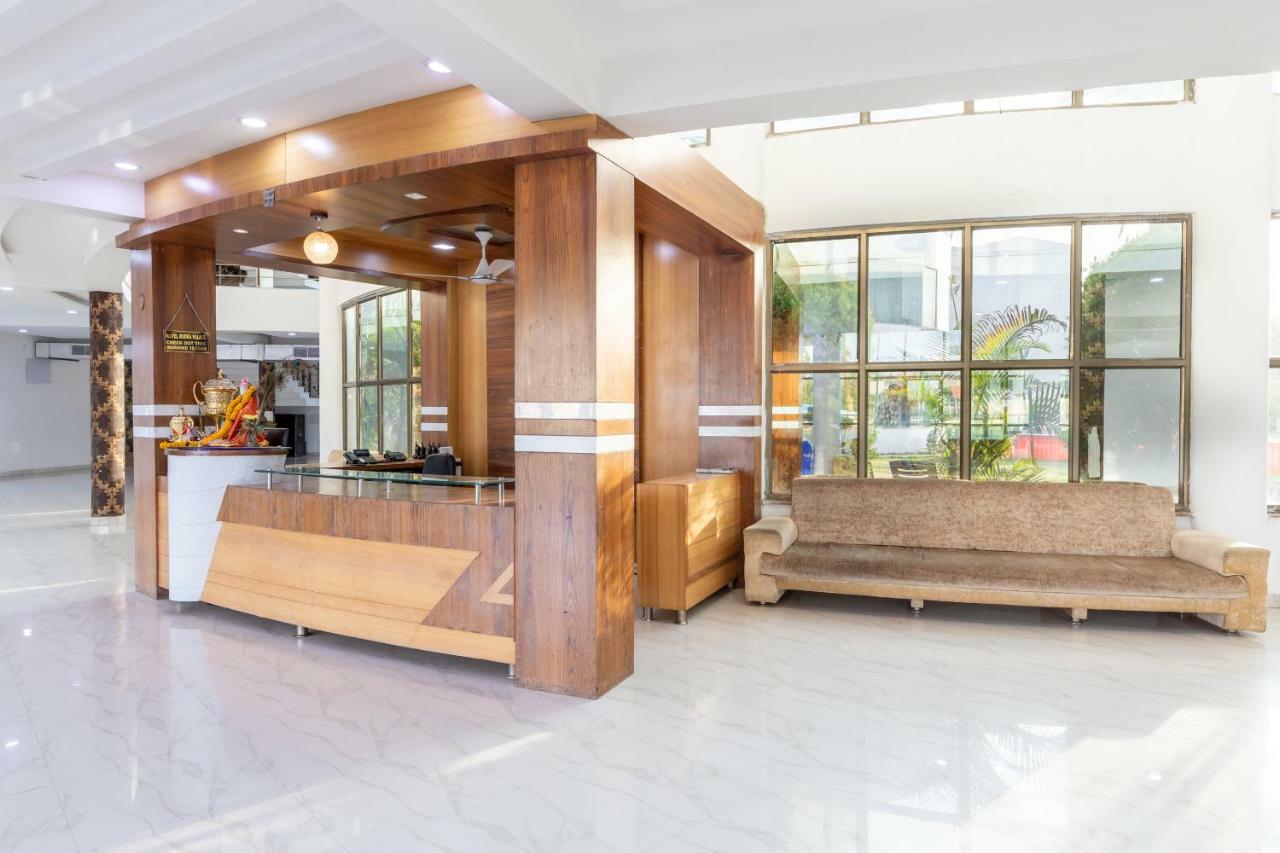 Oyo 42910 Hotel Rudra Palace Ratlām Zewnętrze zdjęcie